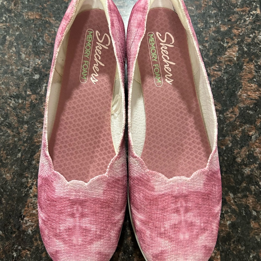 Skechers Women's Pink Patterned Flats